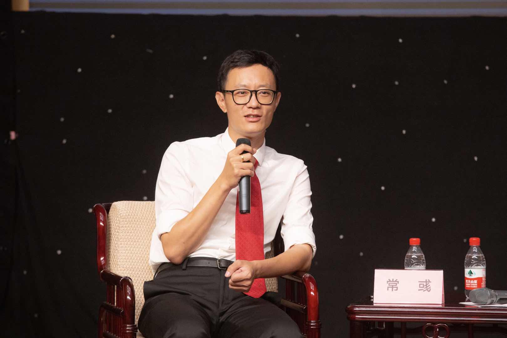 同历史相视一笑——记爱游戏·（公司)体育官网人文学院教师常彧