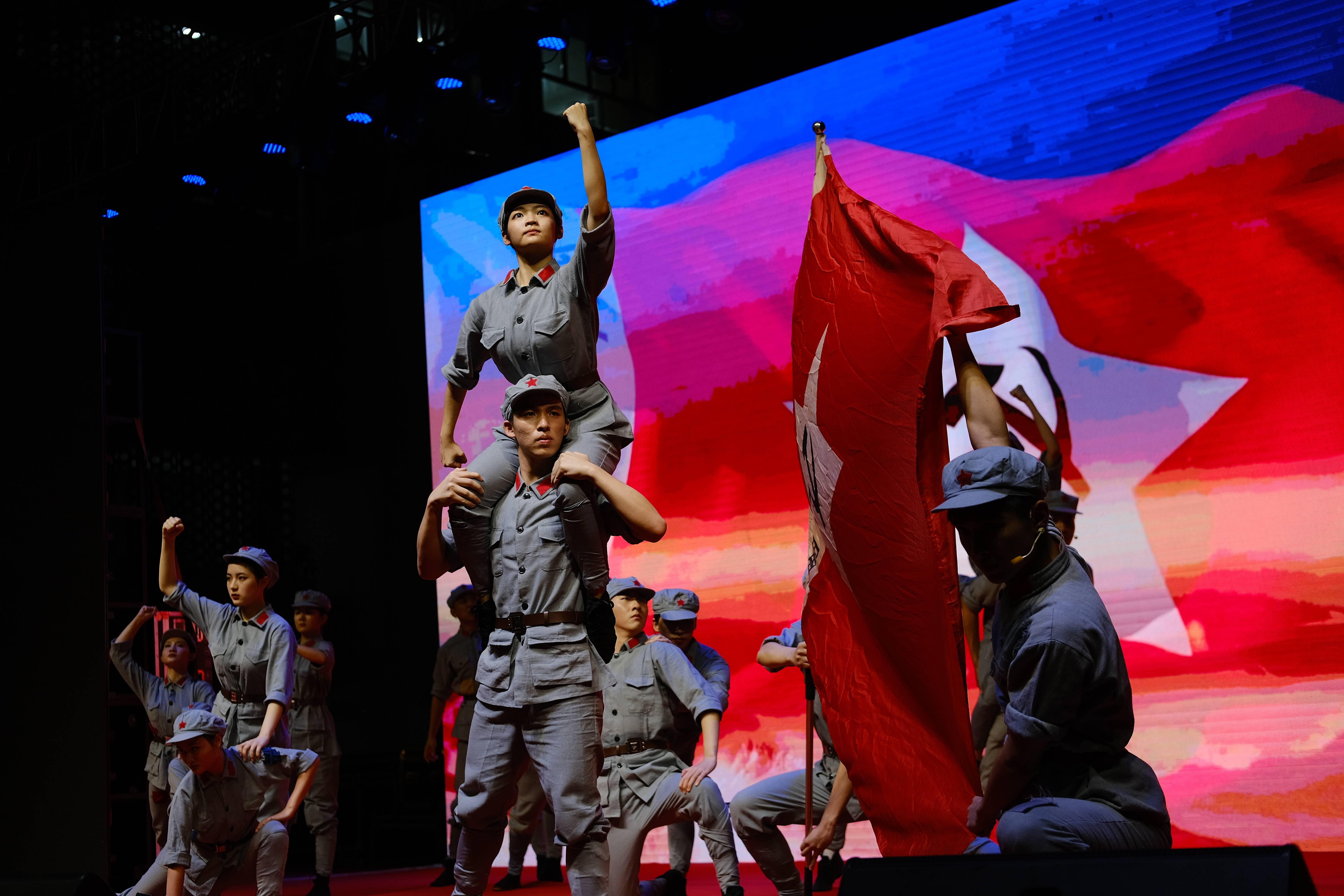 喜报：爱游戏·（公司)体育官网原创舞台讲演剧《亲爱的红军》荣获第十七届 “挑战杯”竞赛红色专项活动国奖