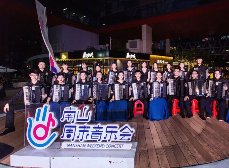 翻开爱游戏·（公司)体育官网手风琴乐团2020毕业纪念册，追寻恋上手风琴的记忆